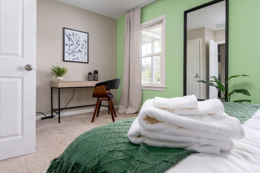 Serenity Beach House In Central Ilm W/ King Bed Wilmington Eksteriør bilde